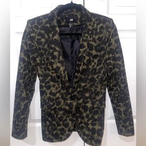 H&M stylish leopard print blazer. Size 6